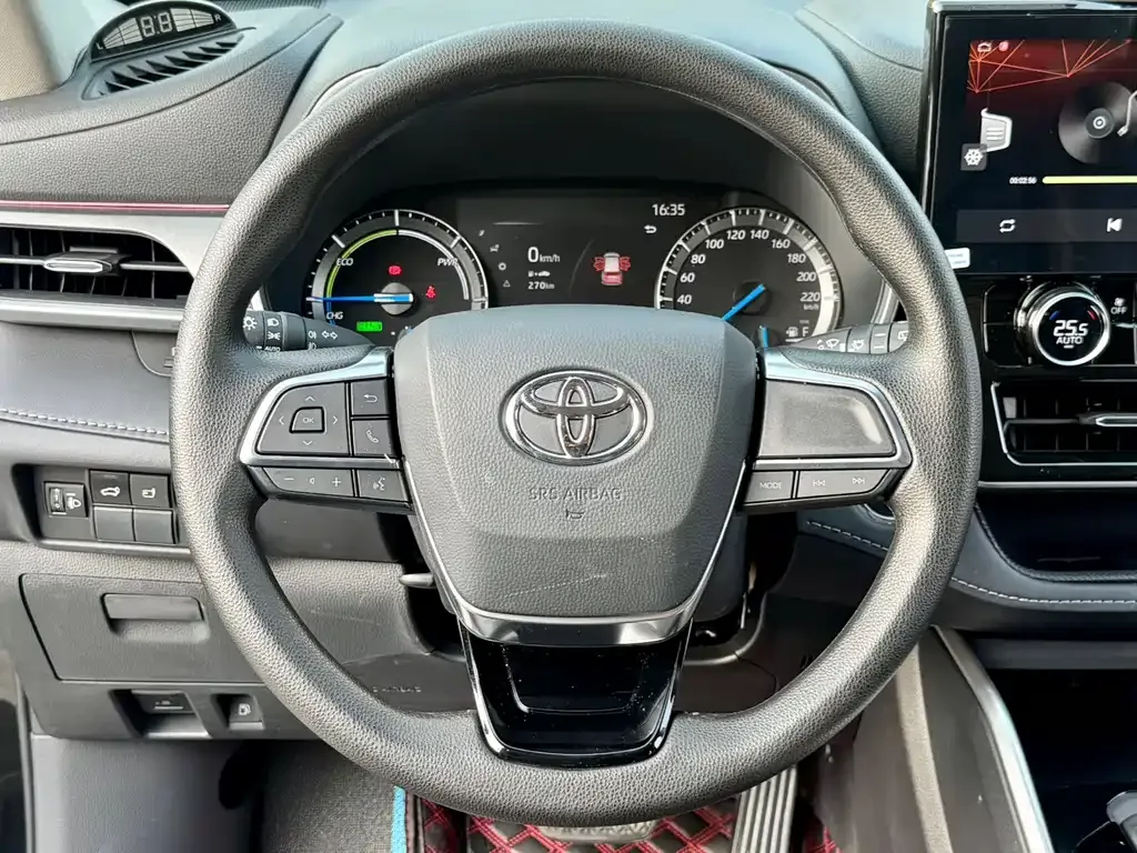Toyota Highlander — фото 9
