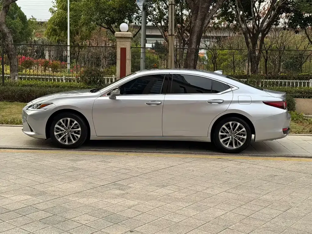 Lexus ES 2021 из CN, фото 9