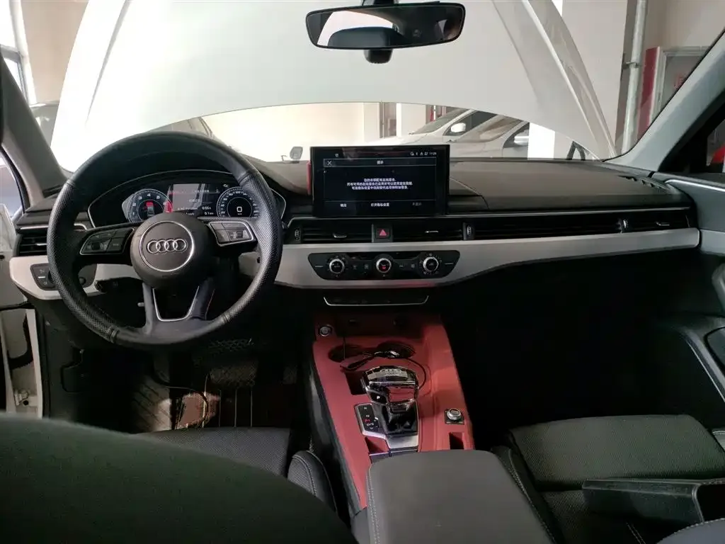 Audi A4L 2021 из CN, фото 6