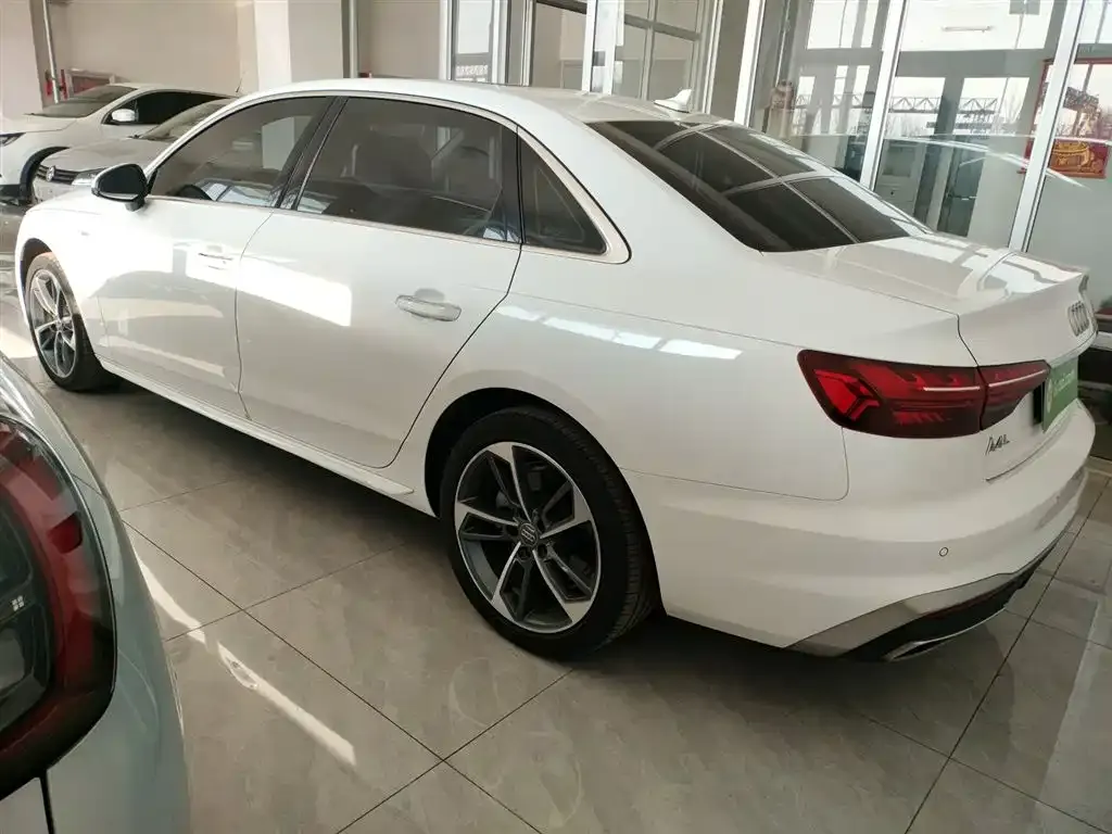 Audi A4L 2021 из CN, фото 8