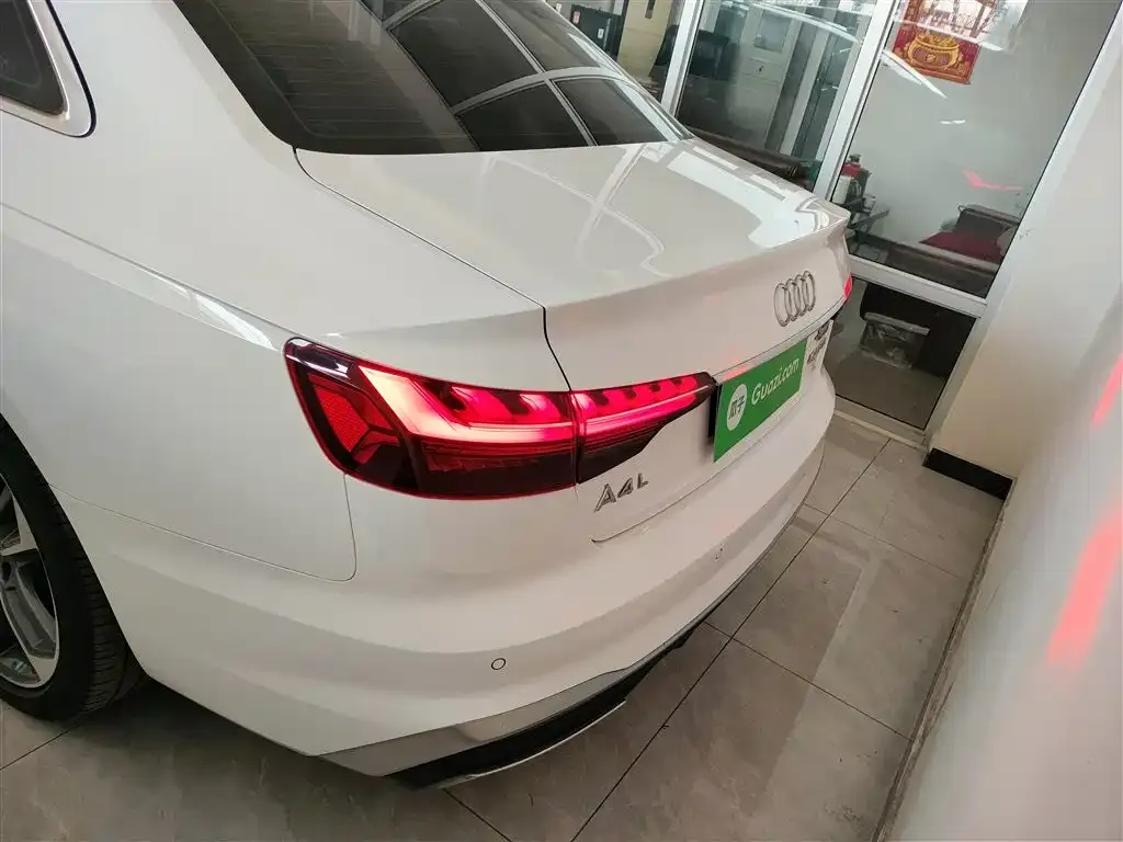 Audi A4L 2021 из CN, фото 3