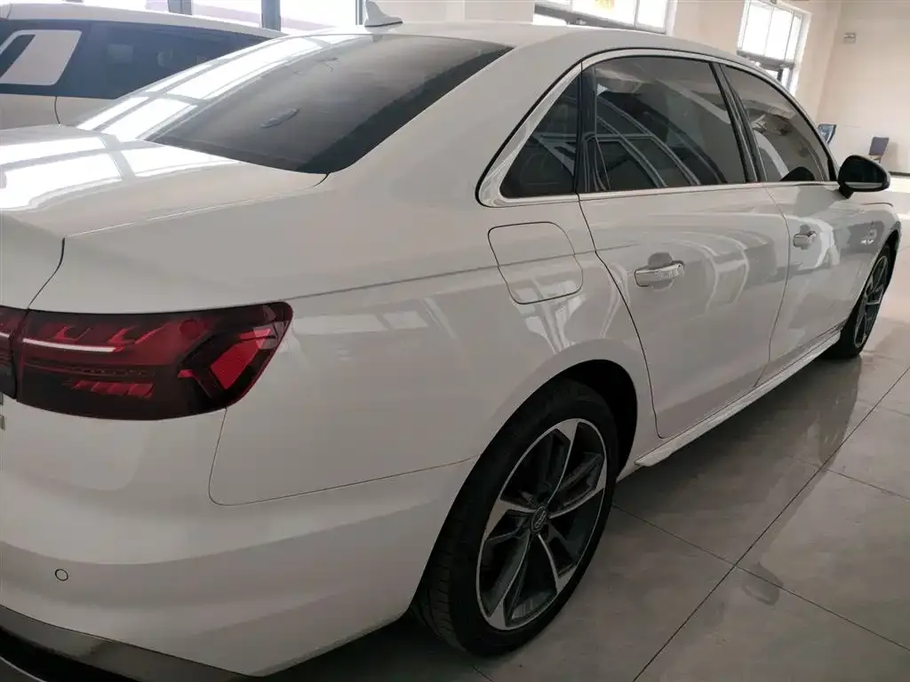 Audi A4L 2021 из CN, фото 5