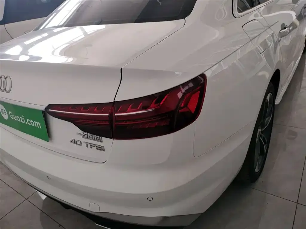 Audi A4L 2021 из CN, фото 2