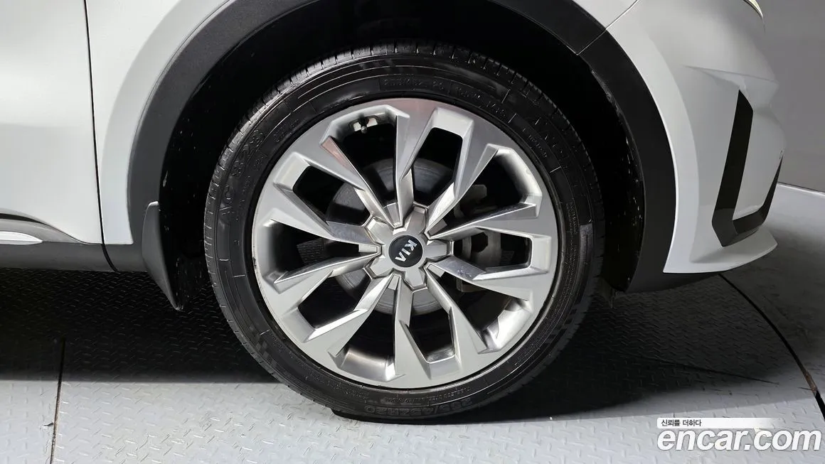 Kia Sorento — фото 5