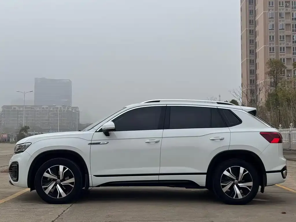 Volkswagen GTE PHEV 2021 из CN, фото 2