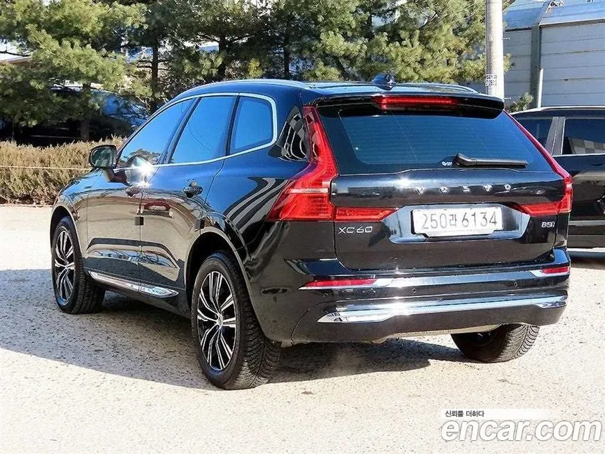 Volvo XC60 — фото 8