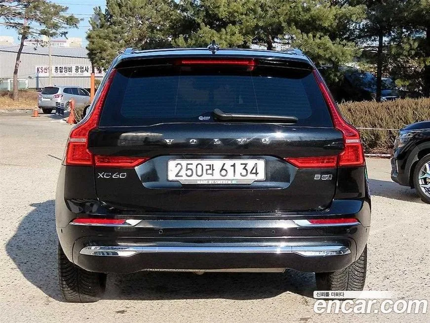 Volvo XC60 — фото 9