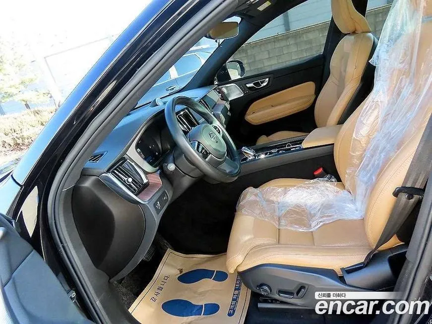 Volvo XC60 — фото 10
