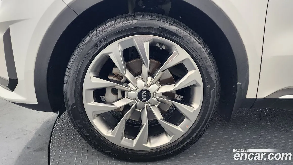 Kia Sorento — фото 9