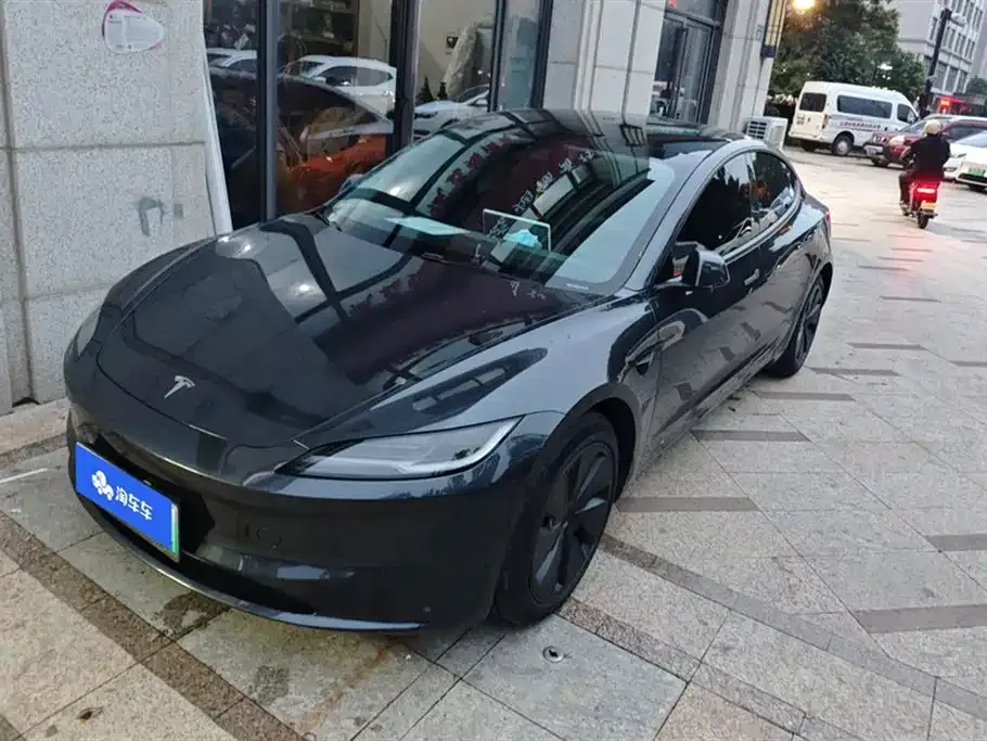 Tesla Model 3 — фото 1