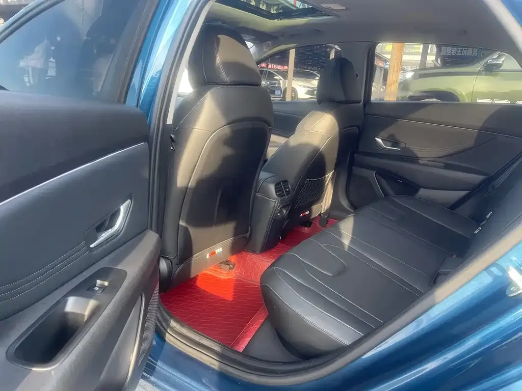 Hyundai Elantra 2023 из CN, фото 3