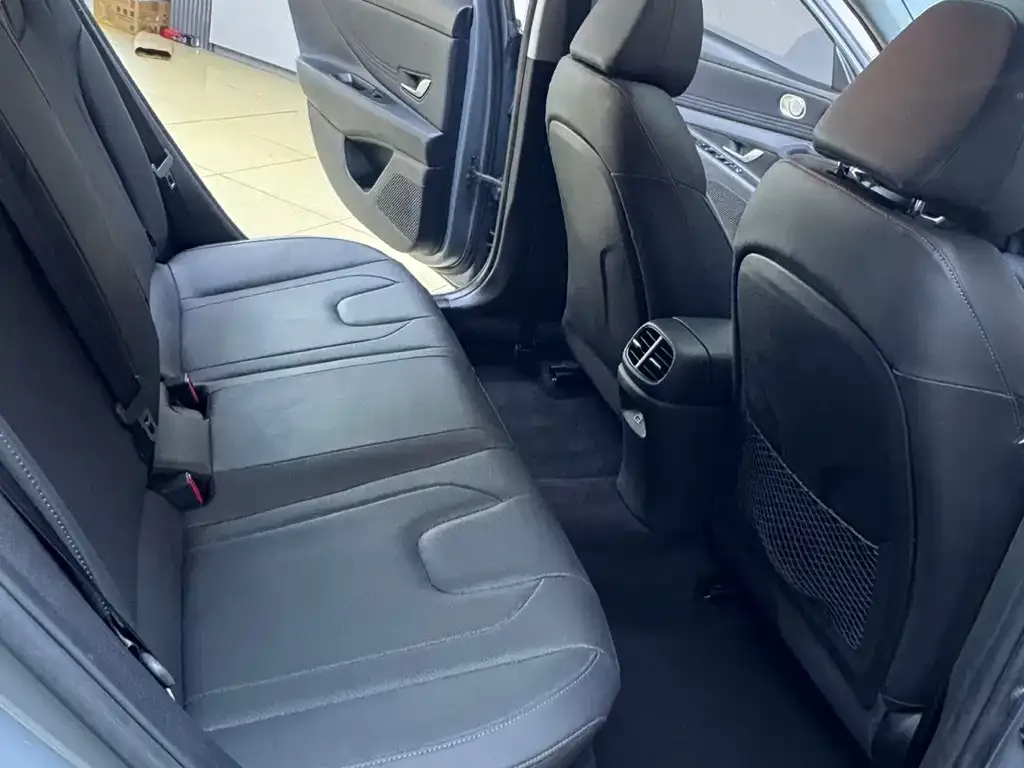 Hyundai Elantra 2022 из CN, фото 4