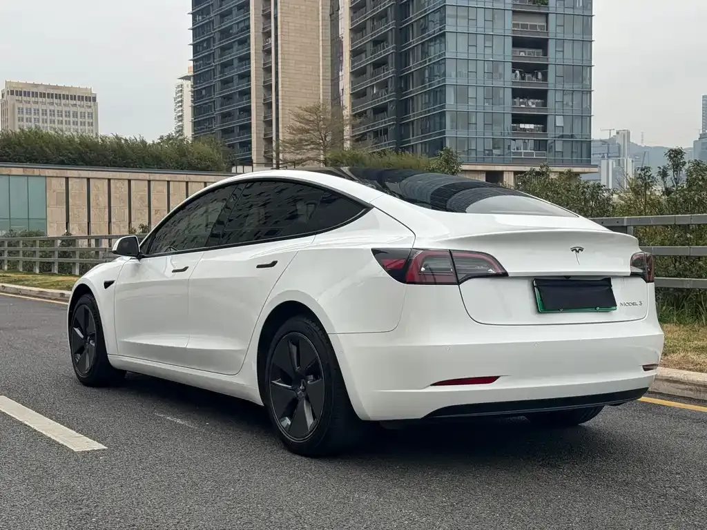 Tesla Model 3 — фото 10