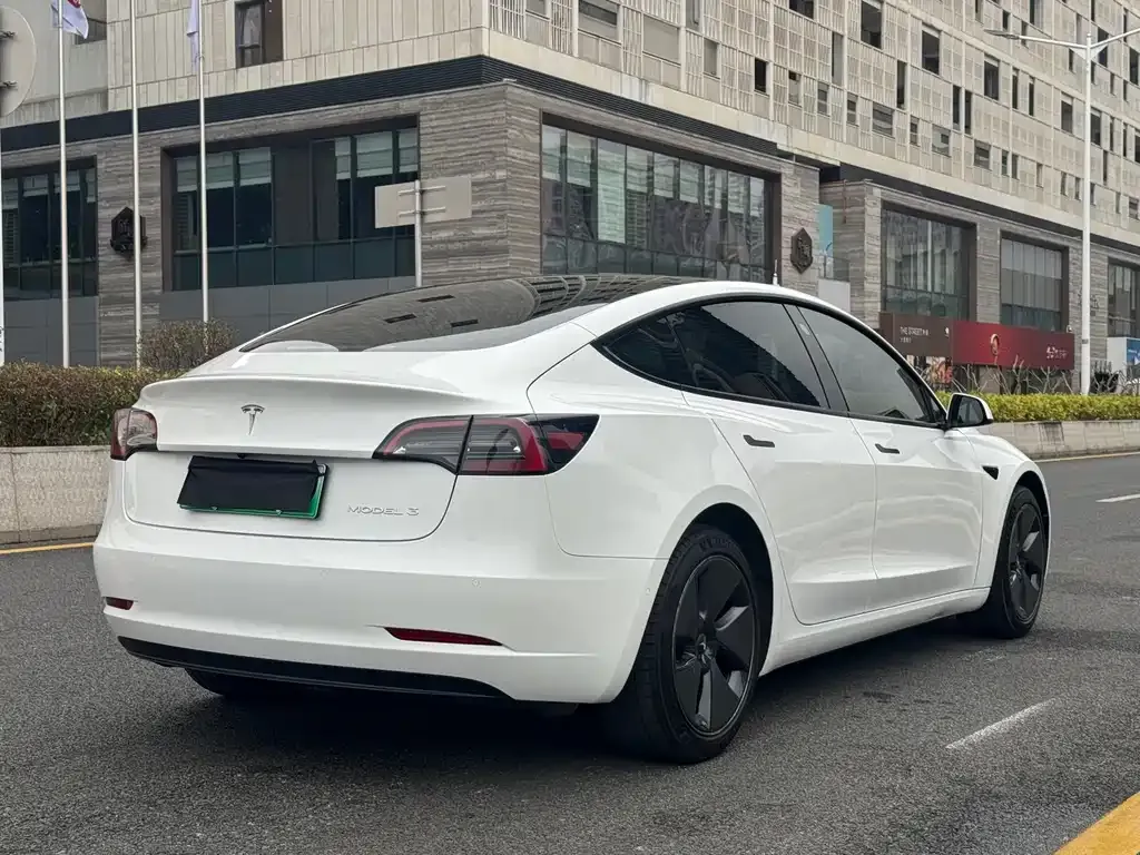 Tesla Model 3 — фото 8
