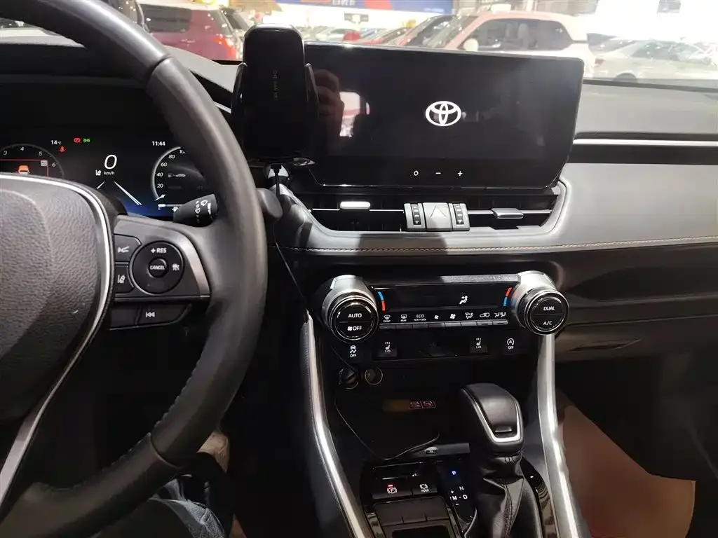 Toyota RAV4 2025 из CN, фото 3