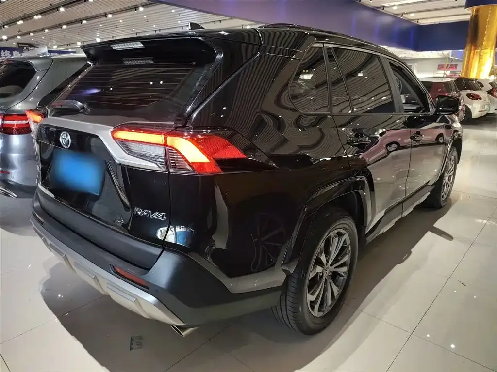 Toyota RAV4 2025 из CN, фото 2