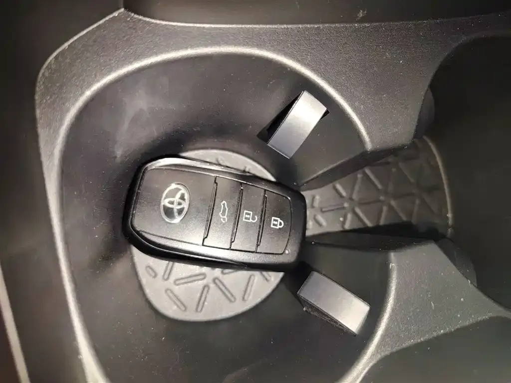 Toyota RAV4 2025 из CN, фото 4