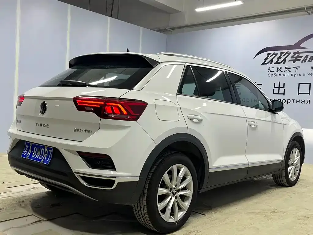 Volkswagen T-Roc — фото 6