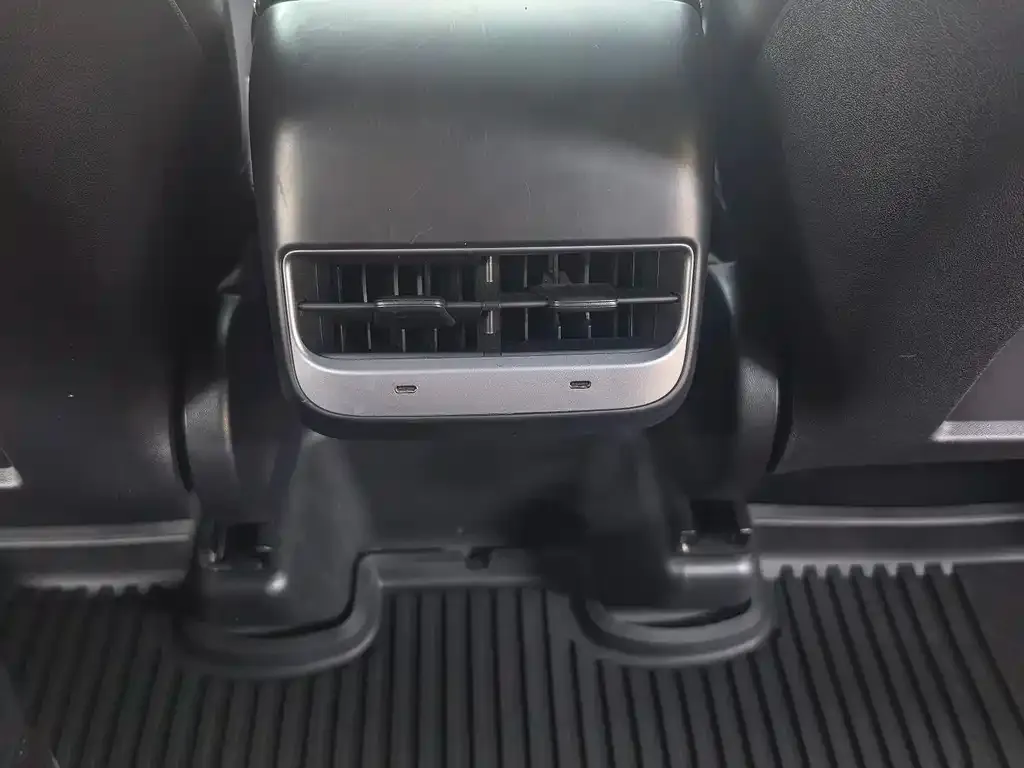 Tesla Model Y 2023 из CN, фото 7