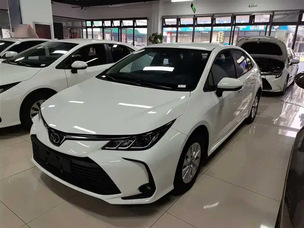 Toyota Corolla 2024 из CN, фото 1
