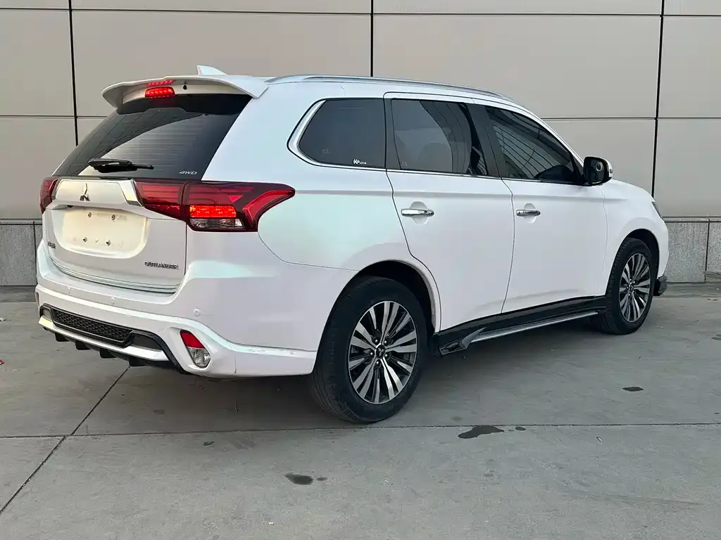 Mitsubishi Outlander 2021 из CN, фото 5