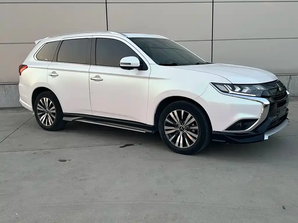 Mitsubishi Outlander 2021 из CN, фото 10