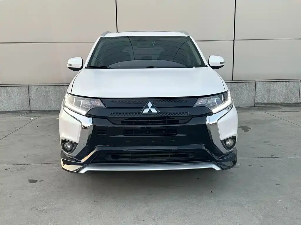 Mitsubishi Outlander 2021 из CN, фото 2