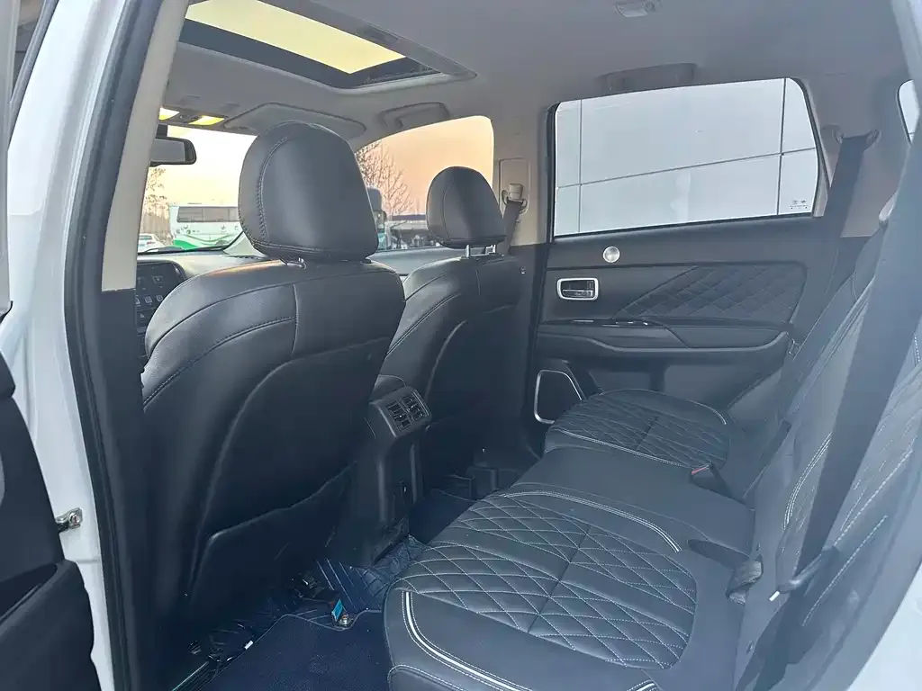 Mitsubishi Outlander 2021 из CN, фото 4