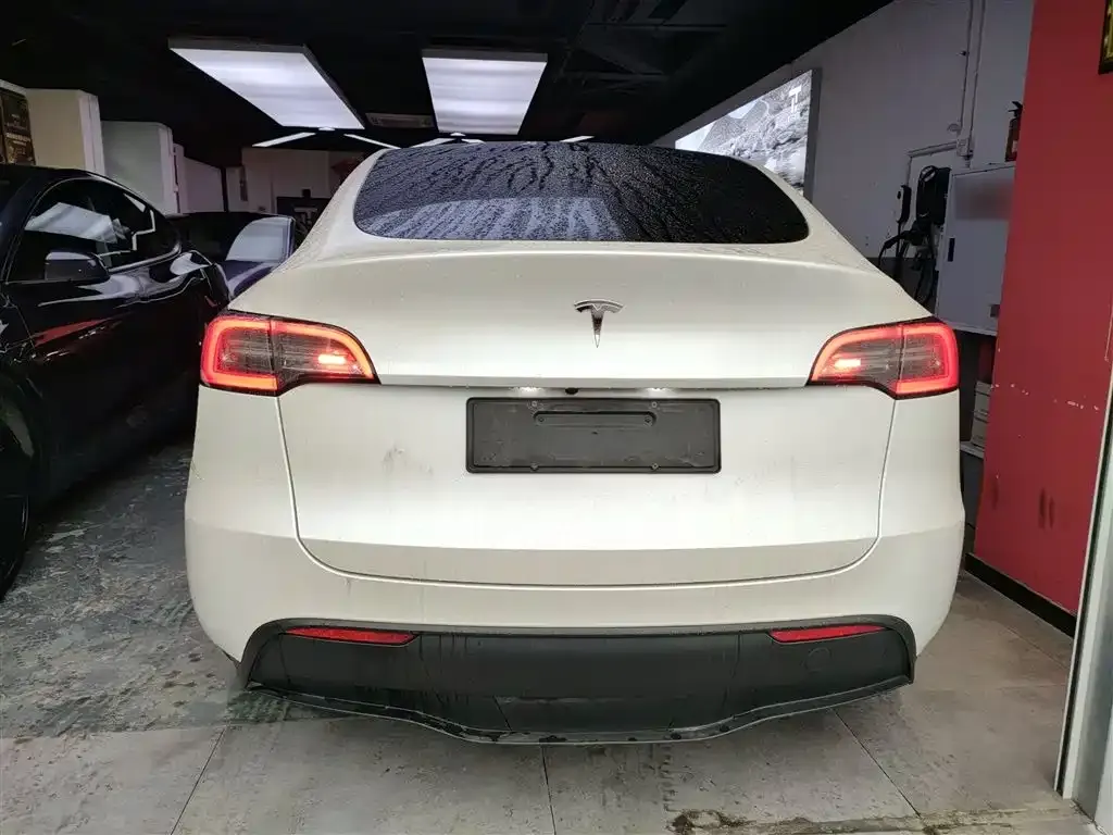 Tesla Model Y 2023 из CN, фото 3