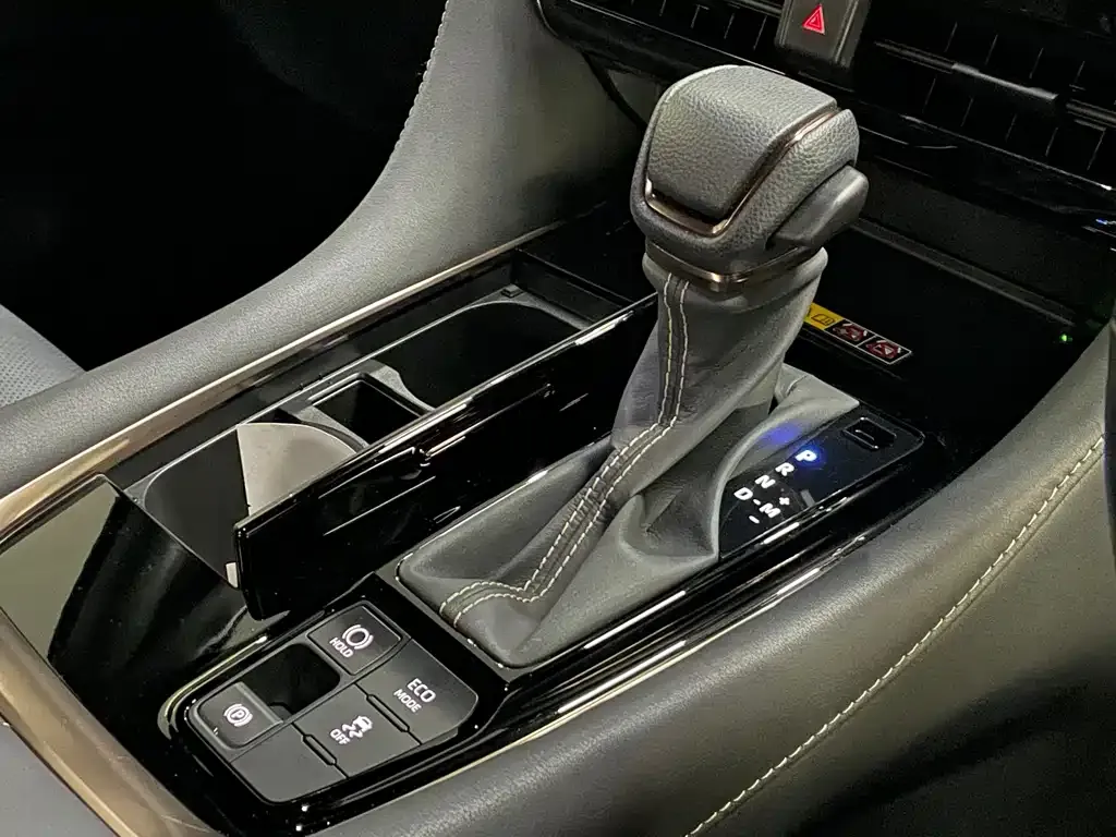 Toyota Alphard — фото 8
