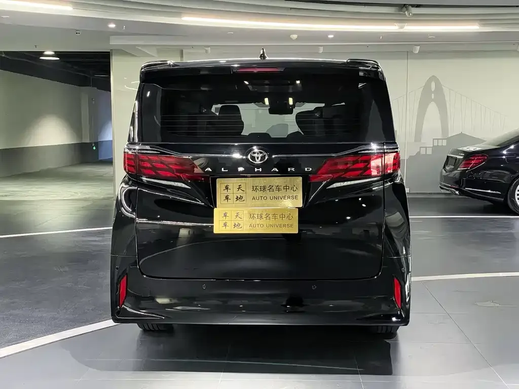Toyota Alphard — фото 5