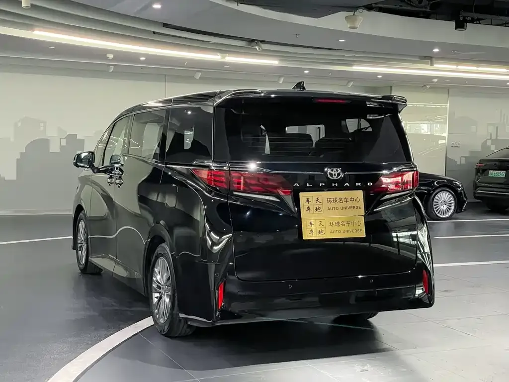 Toyota Alphard — фото 10