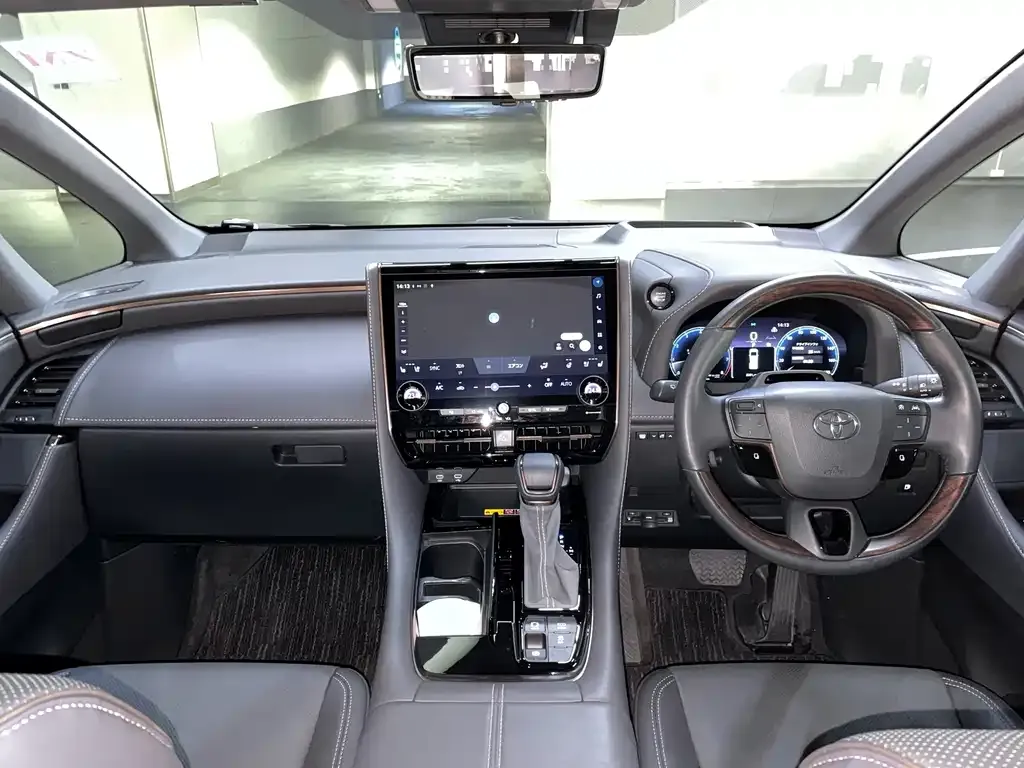 Toyota Alphard — фото 9
