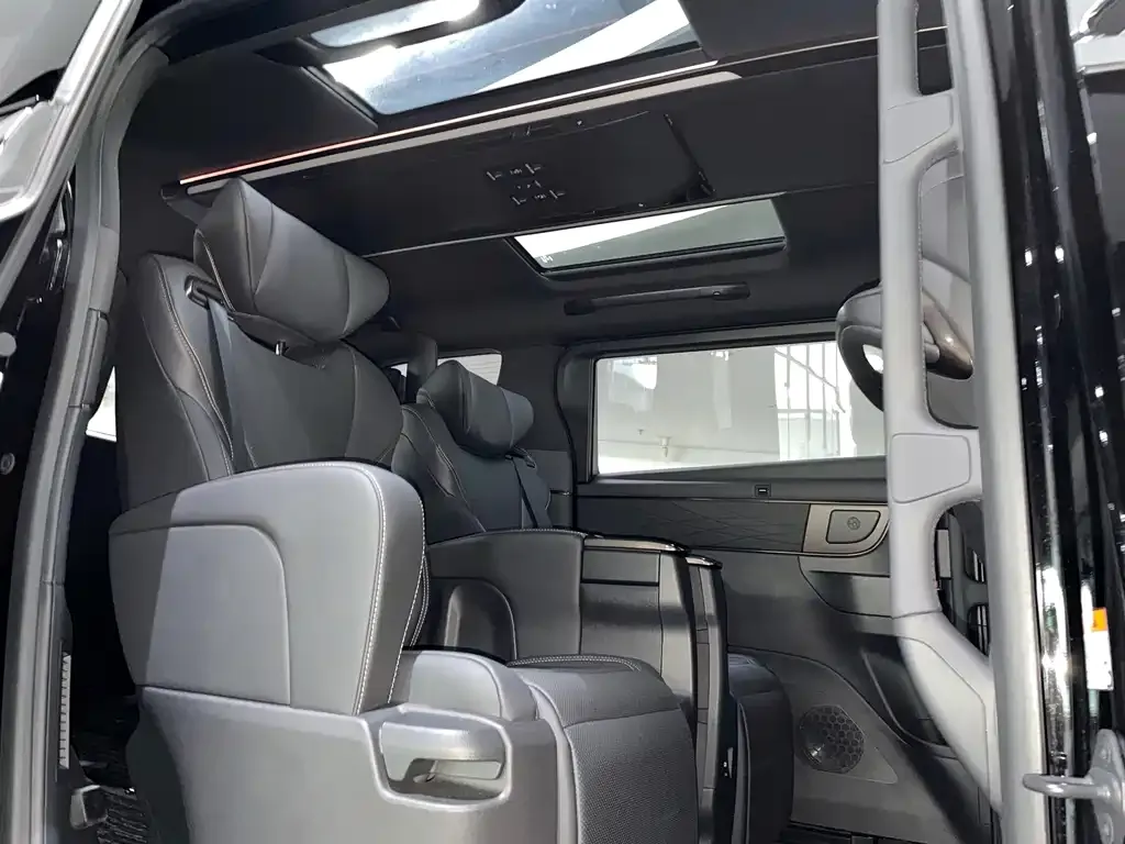 Toyota Alphard — фото 6
