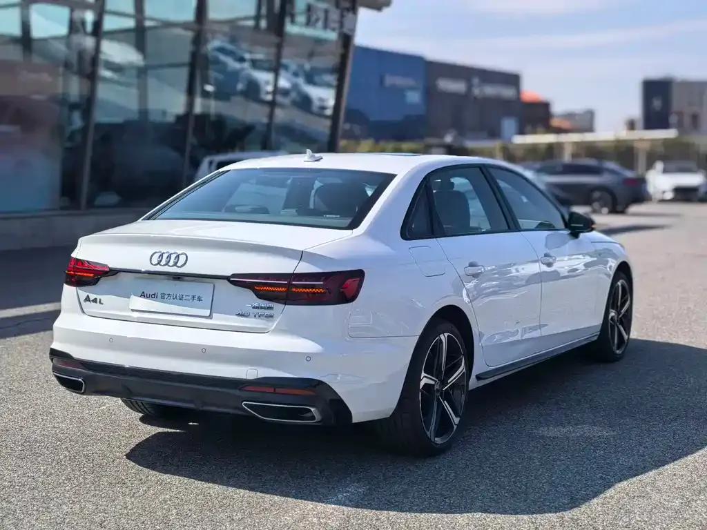 Audi A4L 2024 из CN, фото 9