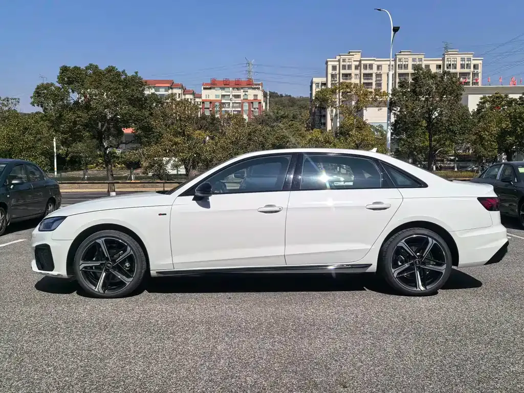 Audi A4L 2024 из CN, фото 10