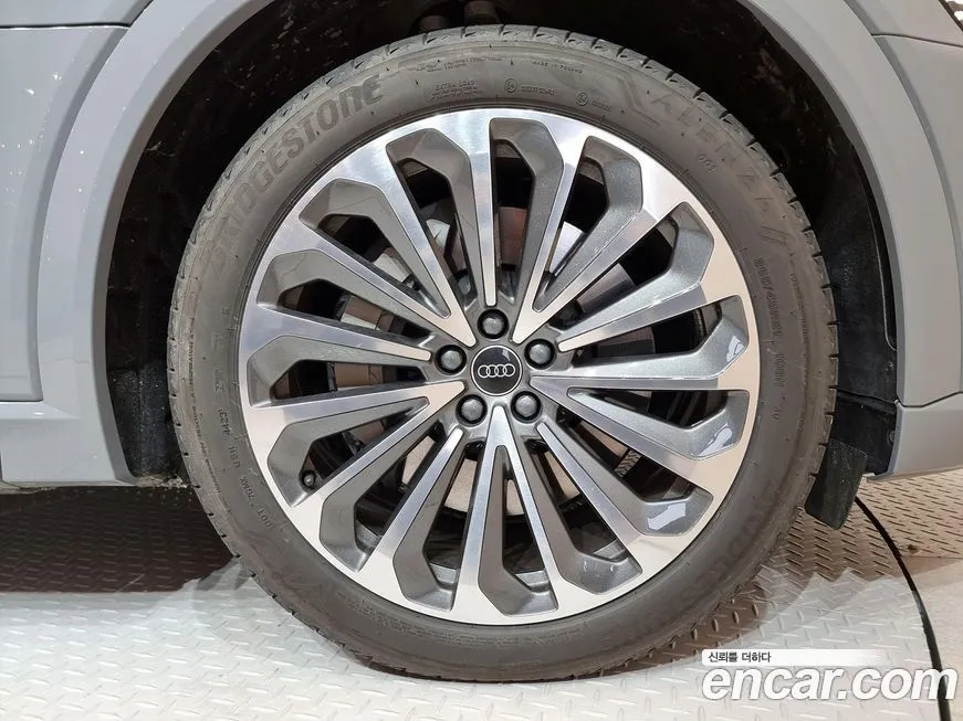 Audi Q8 e-tron 2024 из KR, фото 7