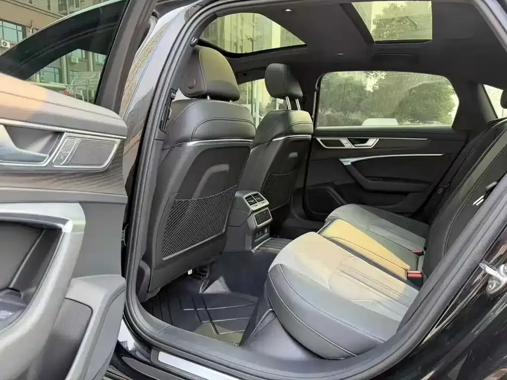Audi A6L 2024 из CN, фото 6