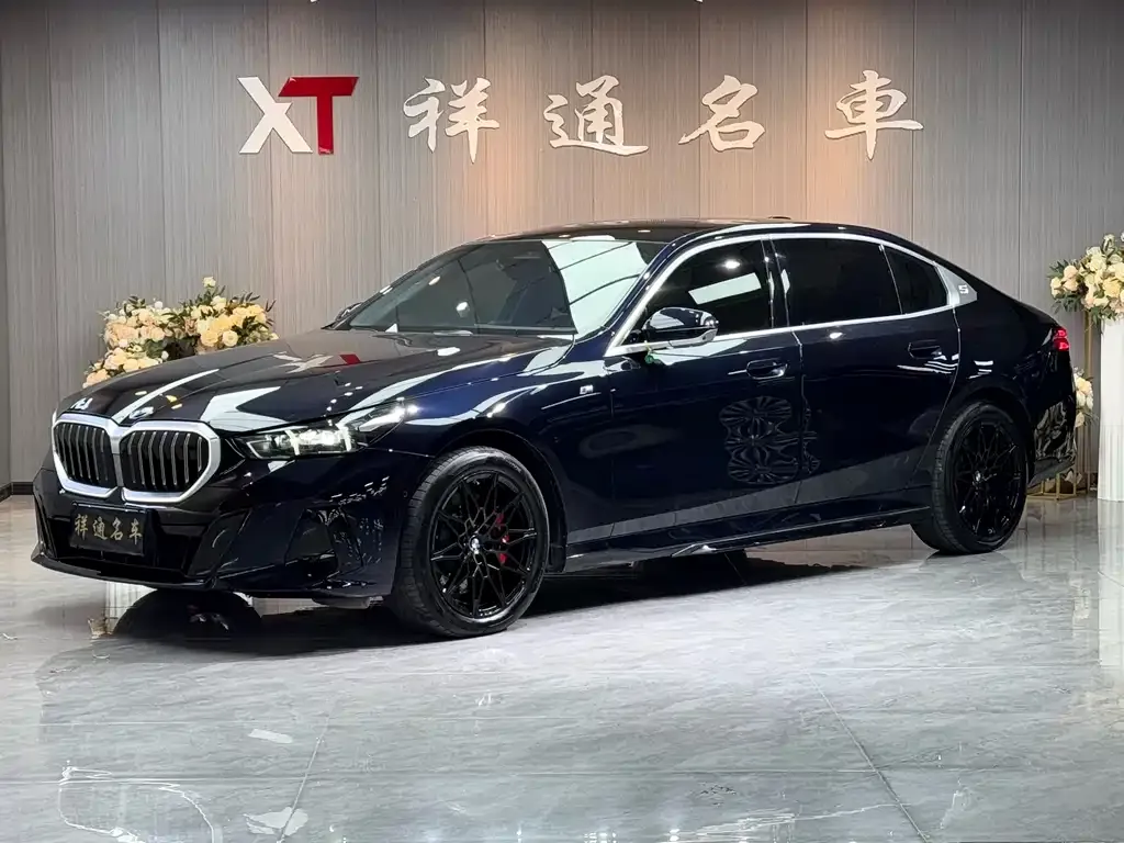 BMW 5 Series 2024 из CN, фото 1