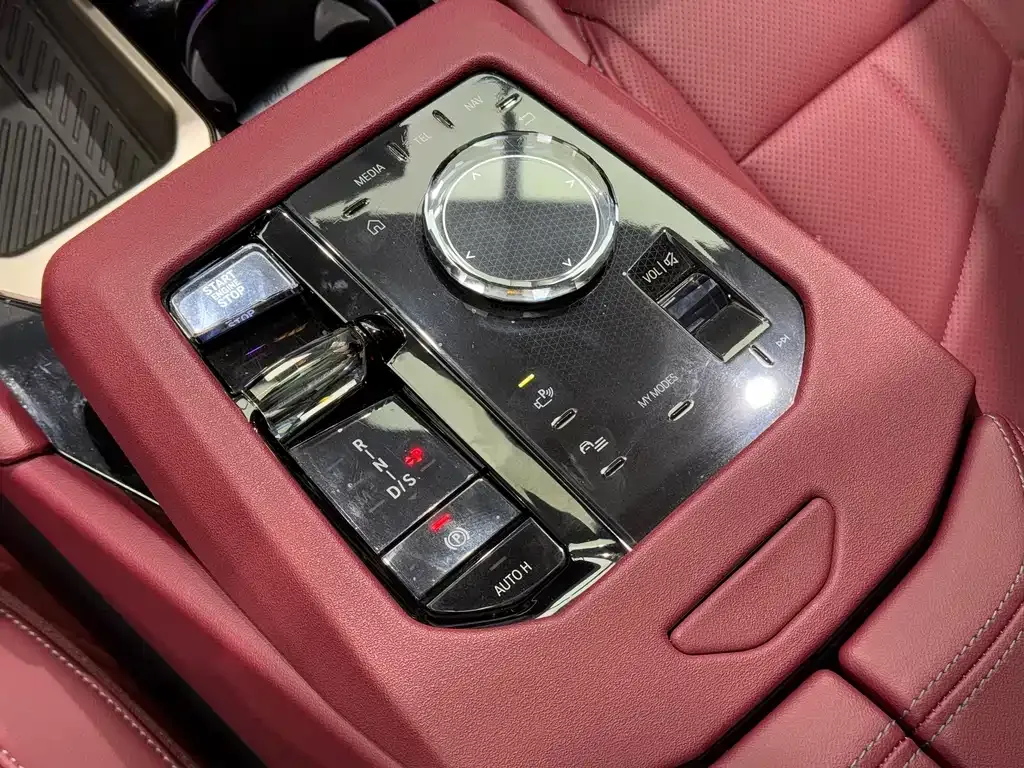 BMW 5 Series 2024 из CN, фото 10