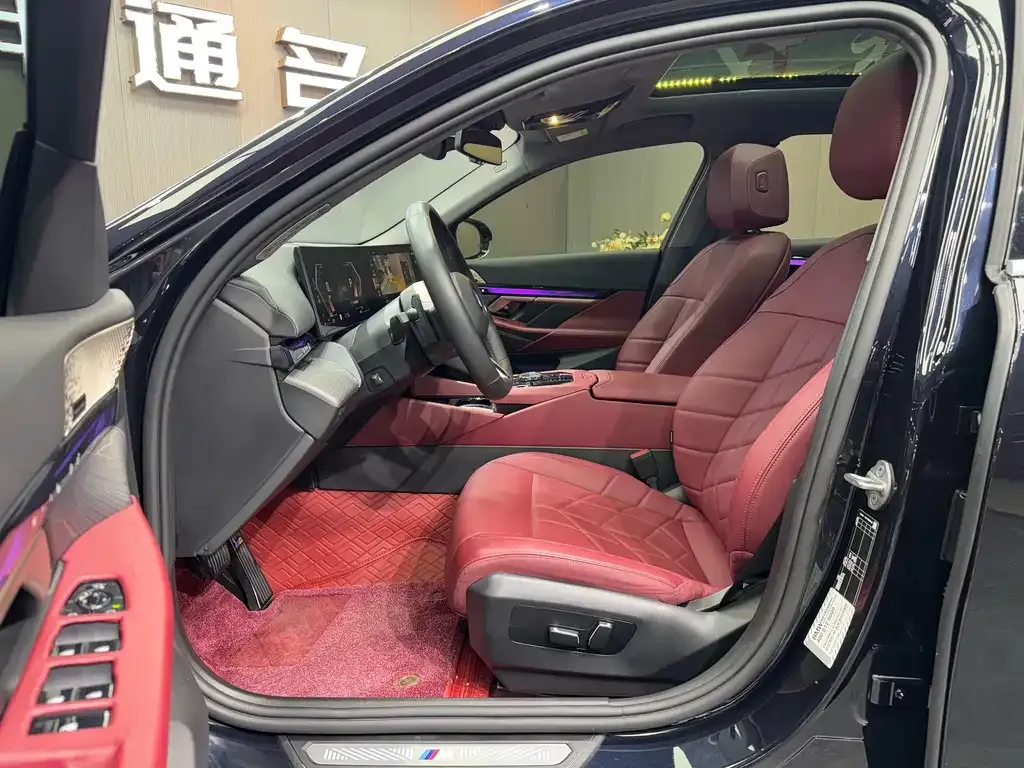 BMW 5 Series 2024 из CN, фото 3