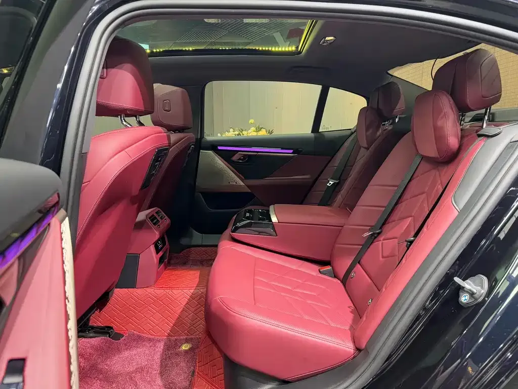 BMW 5 Series 2024 из CN, фото 6