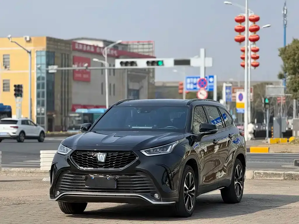 Toyota Crown Kluger 2023 из CN, фото 1