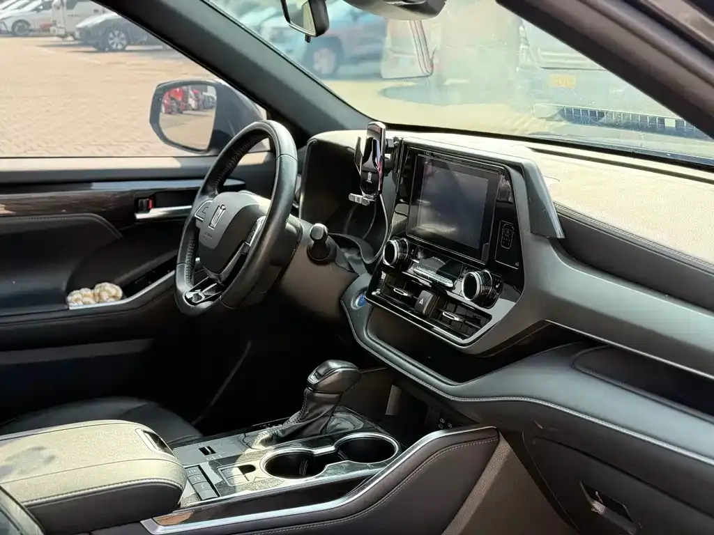 Toyota Crown Kluger 2023 из CN, фото 9