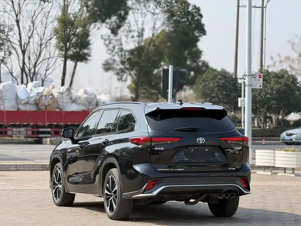 Toyota Crown Kluger 2023 из CN, фото 2