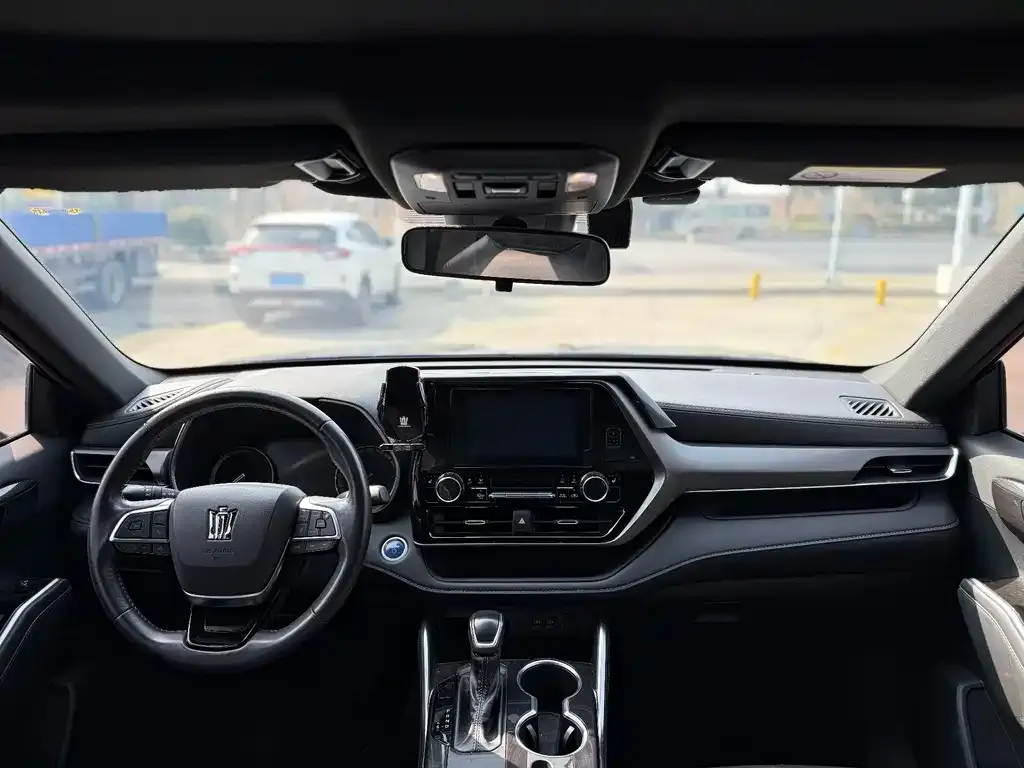 Toyota Crown Kluger 2023 из CN, фото 7