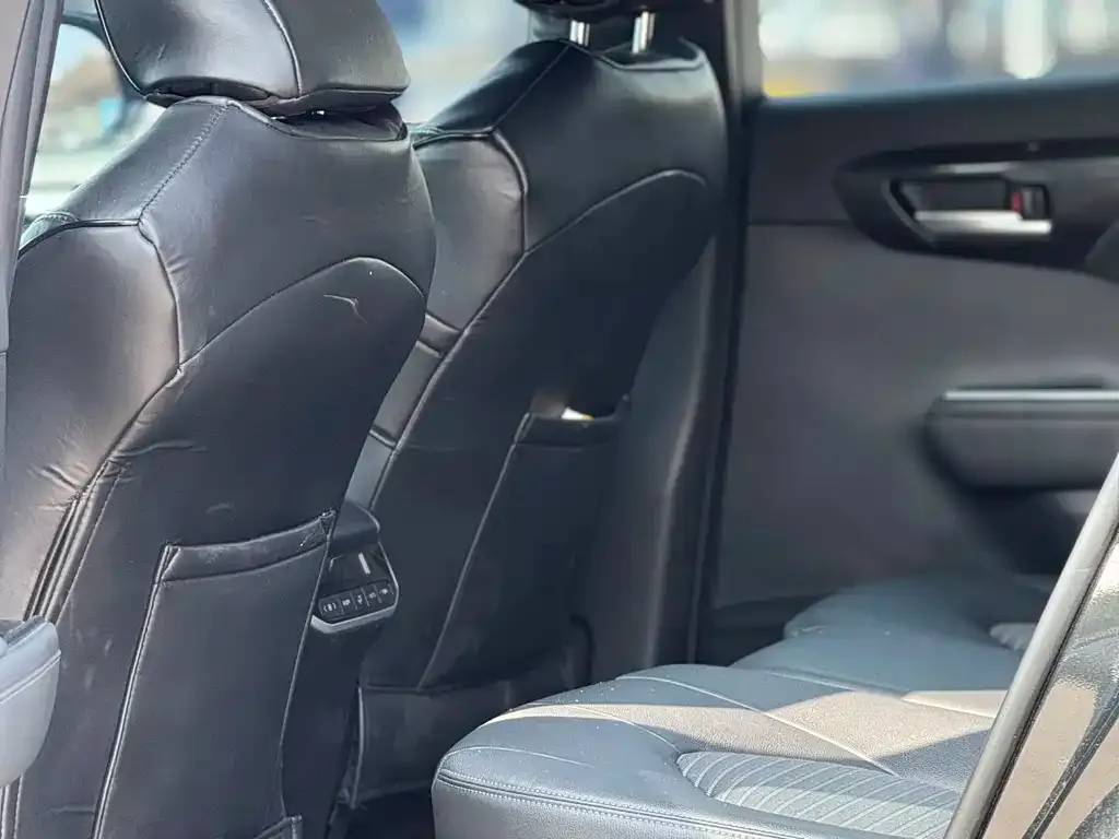 Toyota Crown Kluger 2023 из CN, фото 10