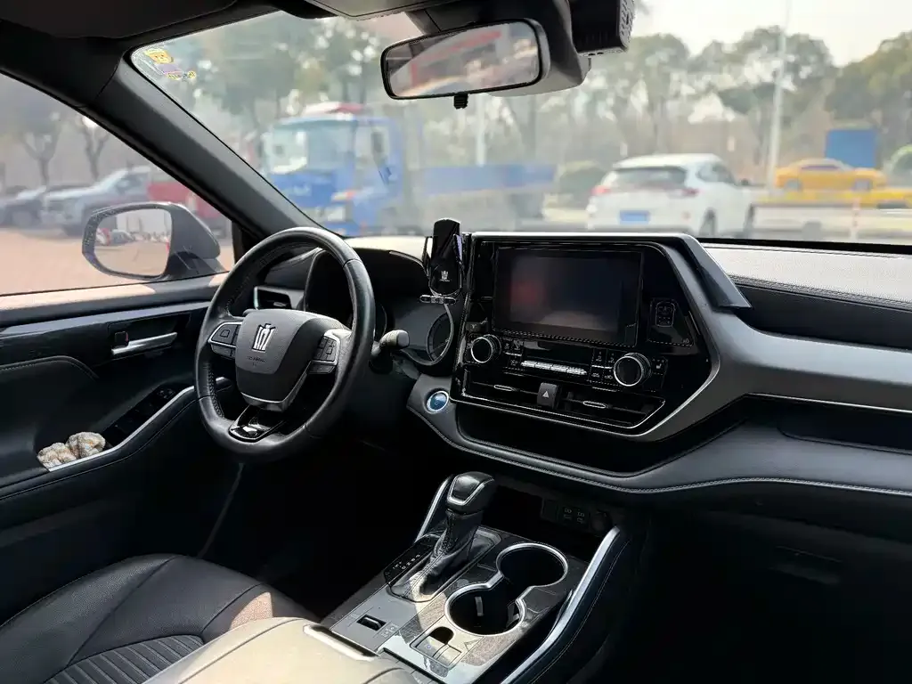 Toyota Crown Kluger 2023 из CN, фото 4