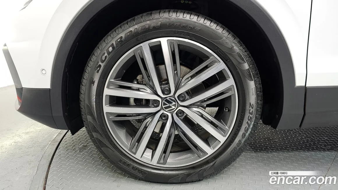 Volkswagen Tiguan — фото 6