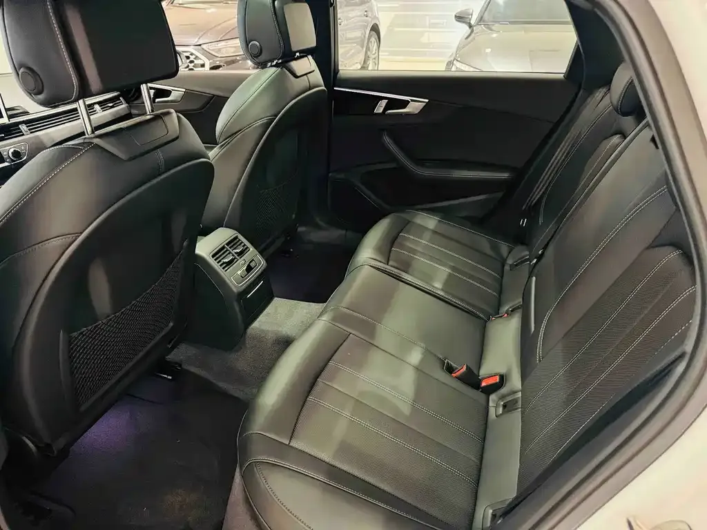 Audi A4L 2025 из CN, фото 4